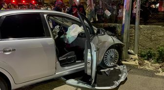 Adana'da iki otomobilin çarpışması sonucu 4 kişi yaralandı