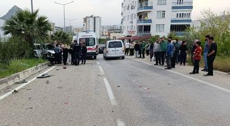 Adana'da refüjdeki ağaçlara çarpan otomobildeki 3 kişi yaralandı