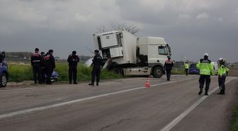 Adana'da tırla çarpışan otomobilin sürücüsü öldü