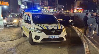 Ağrı'da duvara çarpan belediye otobüsündeki yolcular cam kırılarak tahliye edildi