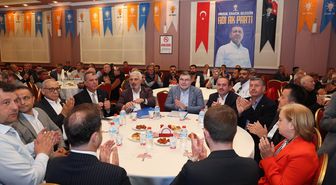 AK Parti İzmir İl Başkanlığı'nca 'Bölgesel Mahalle Başkanları Toplantısı' yapıldı