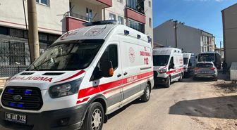 Aksaray'da otomobil ile özel halk otobüsünün çarpışması sonucu 4 kişi yaralandı
