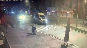 Manavgat'ta Ambulansla Minibüs Çarpıştı: 2 Yaralı