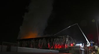 Ankara'da ilaç fabrikasında çıkan yangına müdahale ediliyor