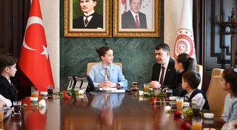 Ankara Valisi Şahin koltuğunu 5. sınıf öğrencisi Serra'ya devretti