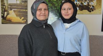 Anne ile kızı üniversitede sınıf arkadaşı oldu