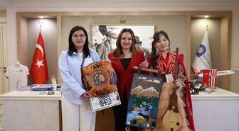 Antalya Büyükşehir Belediyesi Başkan Vekili Özdemir dünya çocuklarını ağırladı
