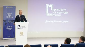 Arnavutluk'ta düzenlenen Tiran Fotoğraf Maratonu'nda dereceye girenlere ödülleri verildi