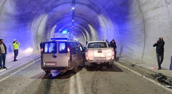 Artvin'de hafif ticari aracın pikapla çarpıştığı kazada 7 kişi yaralandı