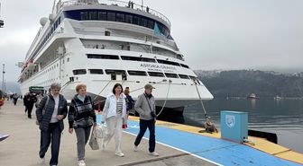 'Astoria Grande' kruvaziyeri 874 yolcusuyla Amasra'ya geldi