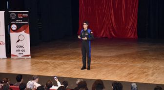 Astronot Tuva Cihangir Atasever, Antalya'da öğrencilerle buluştu