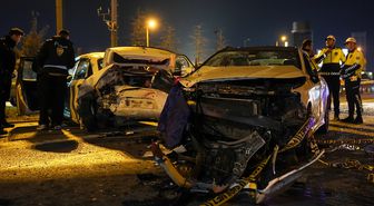 Ataşehir'de emniyet şeridinde aracından inen sürücü otomobilin çarpması sonucu hayatını kaybetti