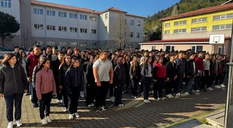 Ayancık'ta, okul saldırılarında hayatını kaybedenler anıldı