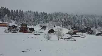 Ayder Yaylası'nda kar etkili oldu