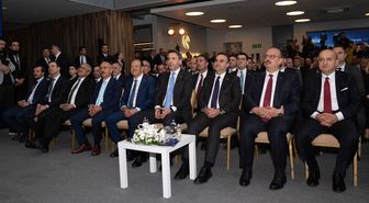 Bakan Bayraktar, güneş enerjisinin yıl sonunda elektrik kurulu gücünde zirveye çıkacağını bildirdi Açıklaması