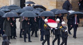 Bakan Tekin 23 Nisan Ulusal Egemenlik ve Çocuk Bayramı dolayısıyla Anıtkabir'i ziyaret etti