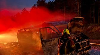 Balıkesir'de çekici ve üzerindeki otomobil yandı