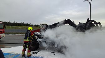 Balıkesir'de iş makinesinde çıkan yangın söndürüldü