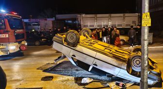 Balıkesir'de takla atan otomobildeki 2 kişi yaralandı