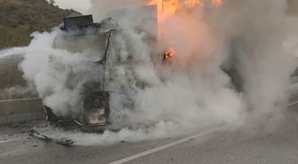 Balıkesir'de tırda çıkan yangın söndürüldü