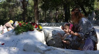 Balıkesir'deki Tahtacı Türkmenleri mezarlıkta Hıdırellez geleneğini yaşattı