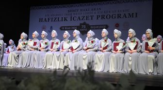 Başakşehir'de hafızlık eğitimini tamamlayan 75 kız öğrenci icazet aldı