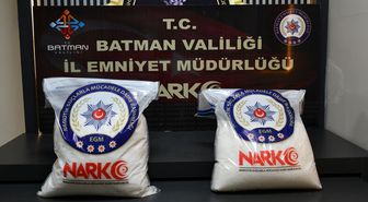 Batman'da çekicinin taşıdığı araçta 24 kilo 600 gram metamfetamin ele geçirildi