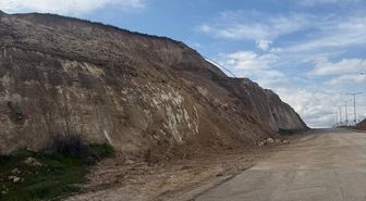 Batman'da heyelan nedeniyle kapanan yol ulaşıma açıldı