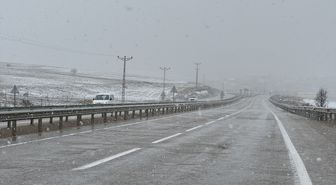 Bayburt'ta kar ve karla karışık yağmur etkili oluyor