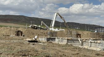 Beton kalıbına düşen inşaat işçisi öldü