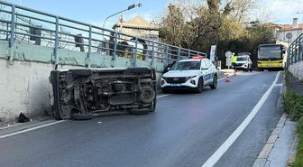 Beyoğlu'nda kontrolden çıkan hafif ticari araç yan yattı