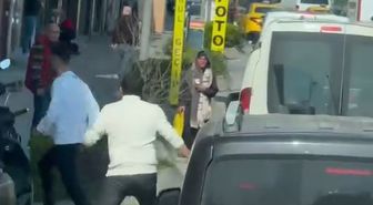 Beyoğlu'nda tartıştığı motosikletliyi bıçaklayan minibüs şoforü kamerada