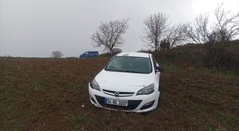 Bilecik'te tarlaya savrulan otomobilin sürücüsü yaralandı