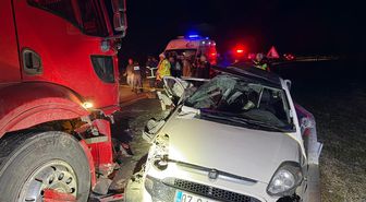 Burdur'da otomobil ile kamyonun çarpıştığı kazada 1 kişi öldü, 5 kişi yaralandı