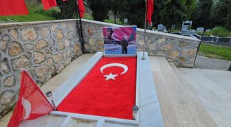 Bursa'da şehitlikten minyatür komando heykelini çalan şüpheli yakalandı
