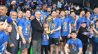 Çayırova Belediyespor basketbolda Süper Lig'e yükselişini kutladı
