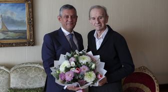 CHP Genel Başkanı Özel, Cevdet Selvi'yi ziyaret etti