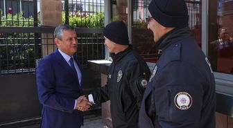 CHP Genel Başkanı Özel, genel merkezde görevli emniyet personelinin Polis Günü'nü kutladı