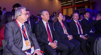 CHP Genel Başkanı Özel, İspanya'da GPM İlerici Kentler Oturumu'na katıldı