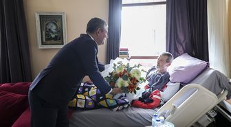 CHP Genel Başkanı Özel, şair ve yazar Ahmet Telli'yi ziyaret etti