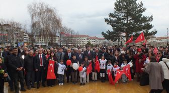 CHP Sivas İl Başkanlığı Atatürk Anıtı'na çelenk bıraktı