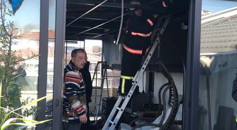 Çınarcık'ta apartman terasında çıkan yangın söndürüldü
