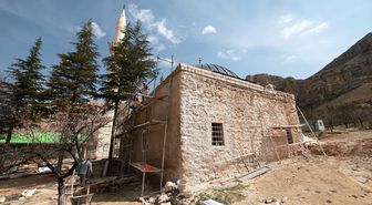 Darende'de depremde hasar gören tarihi camiler restore ediliyor