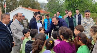 Datça'da öğrenciler fidan dikti