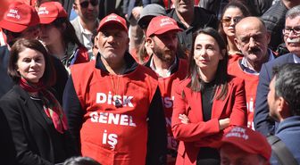 DEM Parti Eş Genel Başkanı Hatimoğulları Van'da düzenlenen 1 Mayıs mitingine katıldı Açıklaması