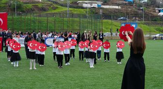 Derecik'te 23 Nisan Ulusal Egemenlik ve Çocuk Bayramı kutlandı