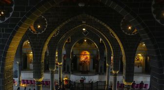 Diyarbakır'da Paskalya Bayramı tarihi kilisede kutlandı