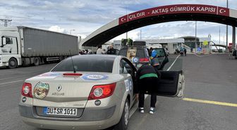 Doğu-Batı Dostluk ve İpek Yolu Rallisi ekibi Ardahan'dan Gürcistan'a geçti