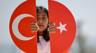 Düzce'de olumsuz hava koşulları nedeniyle ertelenen 23 Nisan töreni gerçekleştirildi