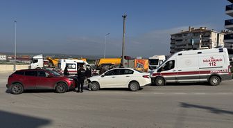 Edirne'de 3 aracın karıştığı kazada bir kişi yaralandı